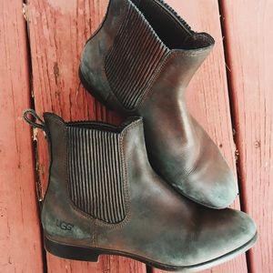 UGG Genuine Leather Chelsea Boots